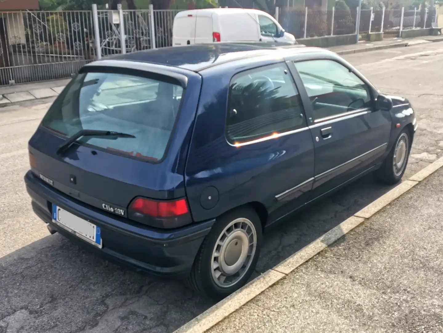 Renault Clio 3p 1.8 16v Bleu - 2
