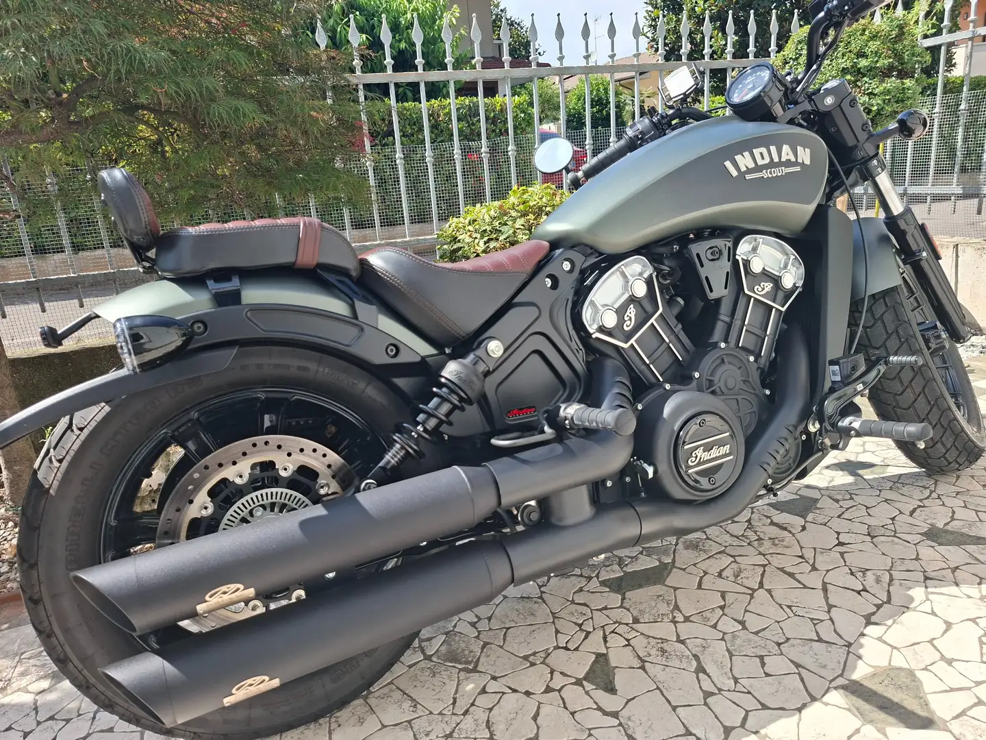 Indian Scout Bobber Verde - 1