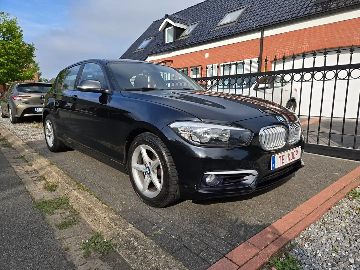 BMW 118 118iA Schwarz - 1