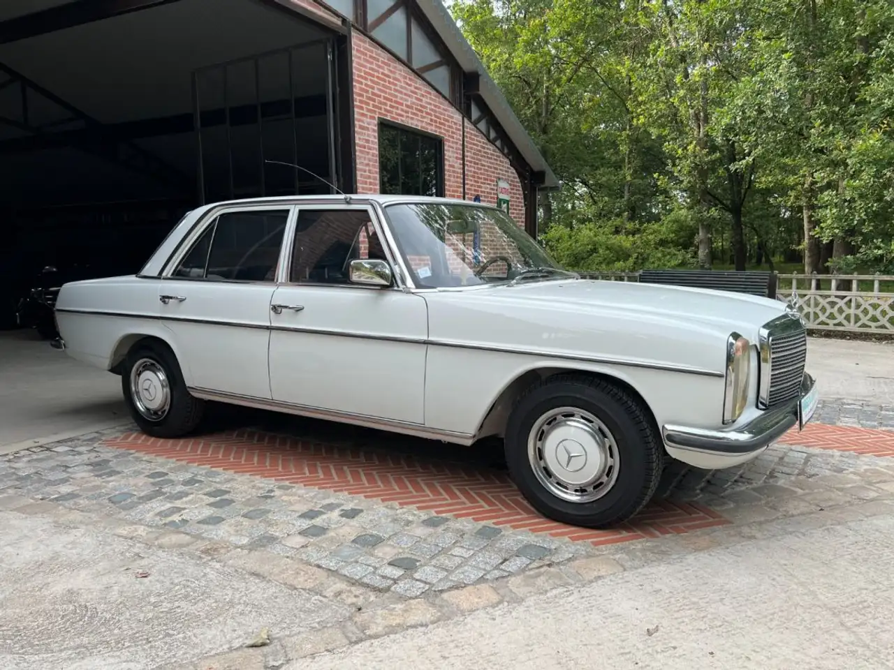 Mercedes-Benz 240 W115 D Restauration De Haut Niveau, foto 4