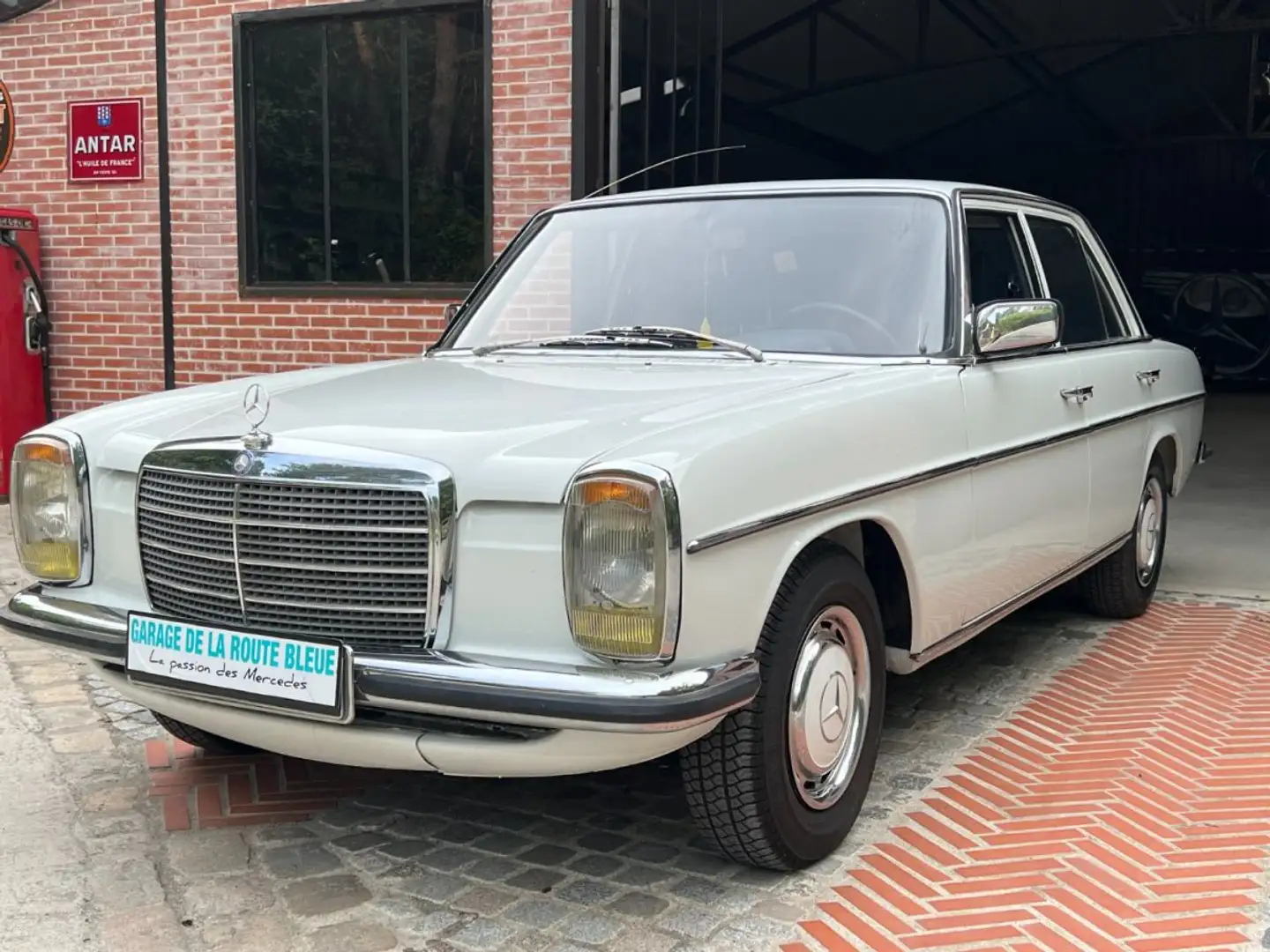 Mercedes-Benz 240 W115 D Restauration De Haut Niveau - 1