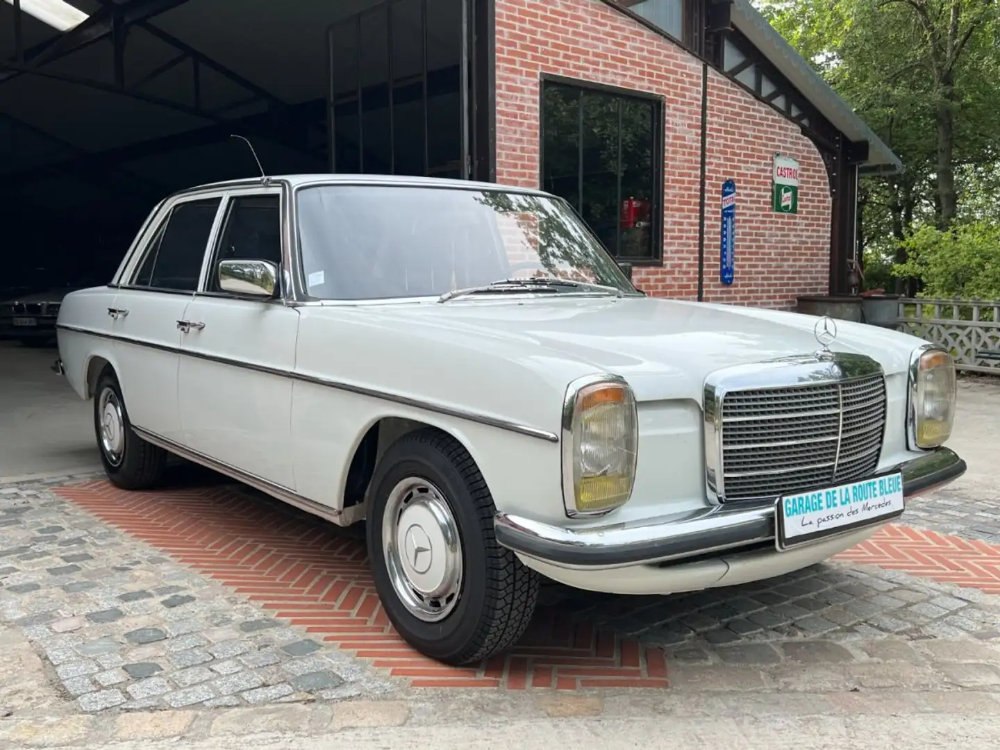Mercedes-Benz 240 W115 D Restauration De Haut Niveau - 2