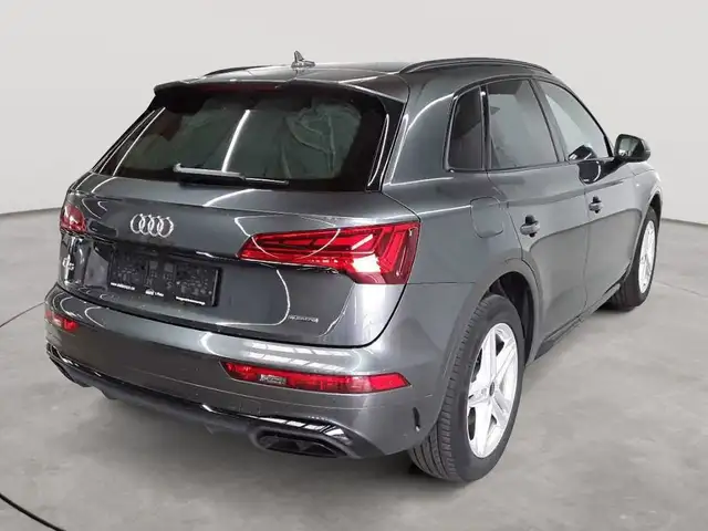 Audi Q5 view 4
