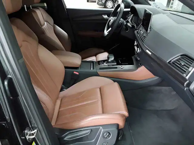 Audi Q5 view 8
