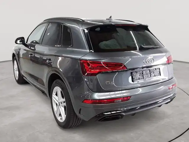 Audi Q5 view 5