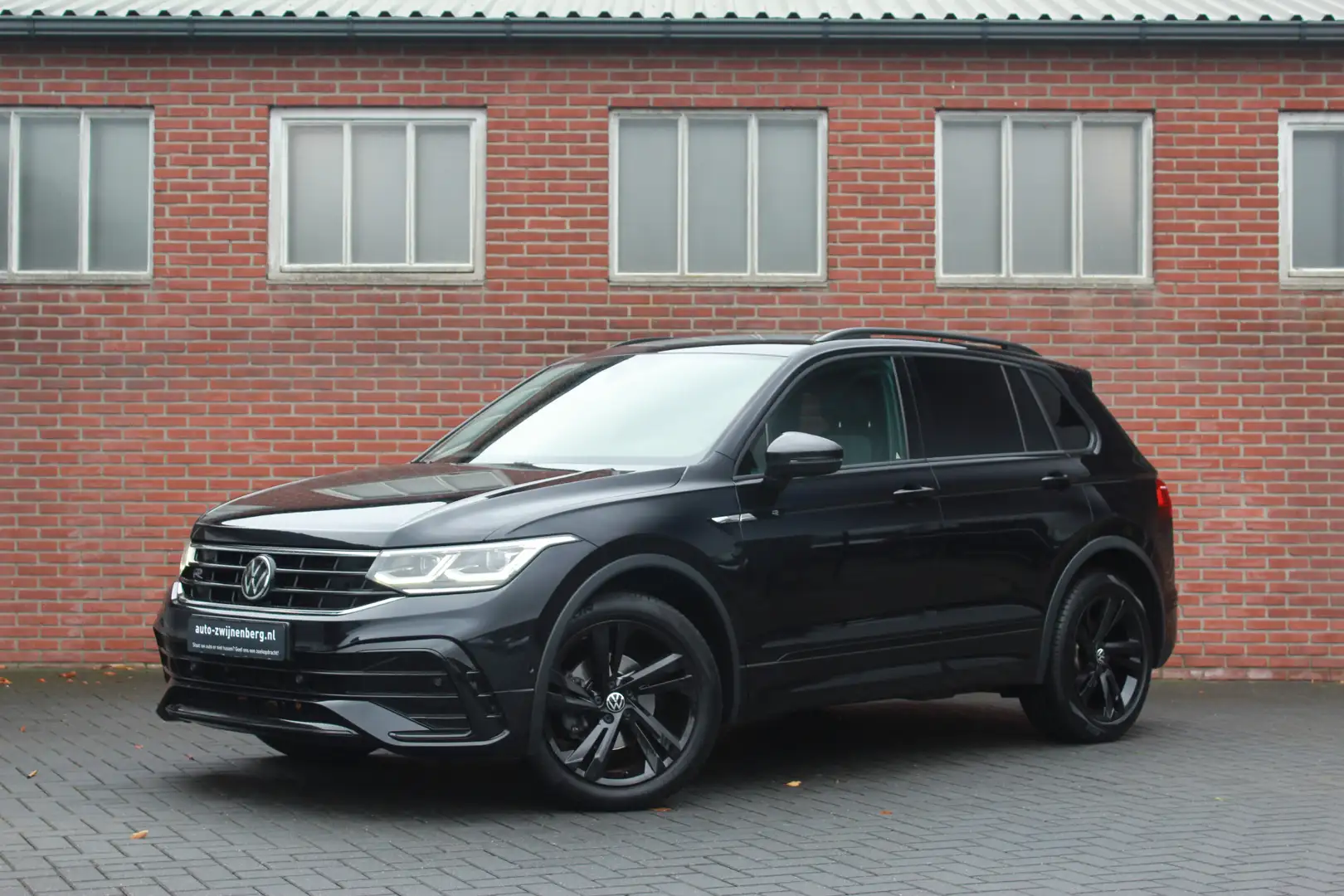 Volkswagen Tiguan 2.0 TDI R-Line Business+ | Carplay | trekhaak | Au Zwart - 1