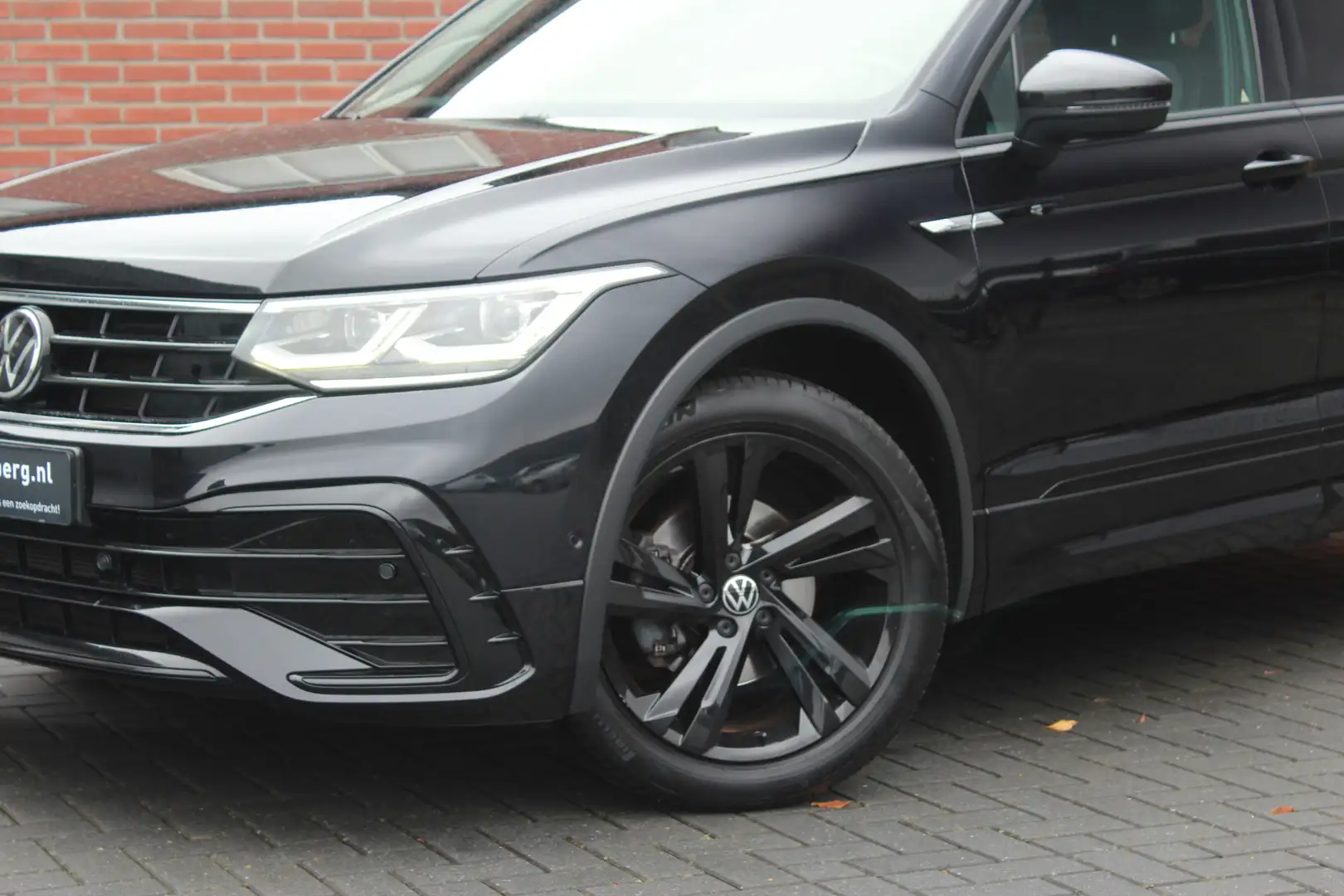 Volkswagen Tiguan 2.0 TDI R-Line Business+ | Carplay | trekhaak | Au Zwart - 2