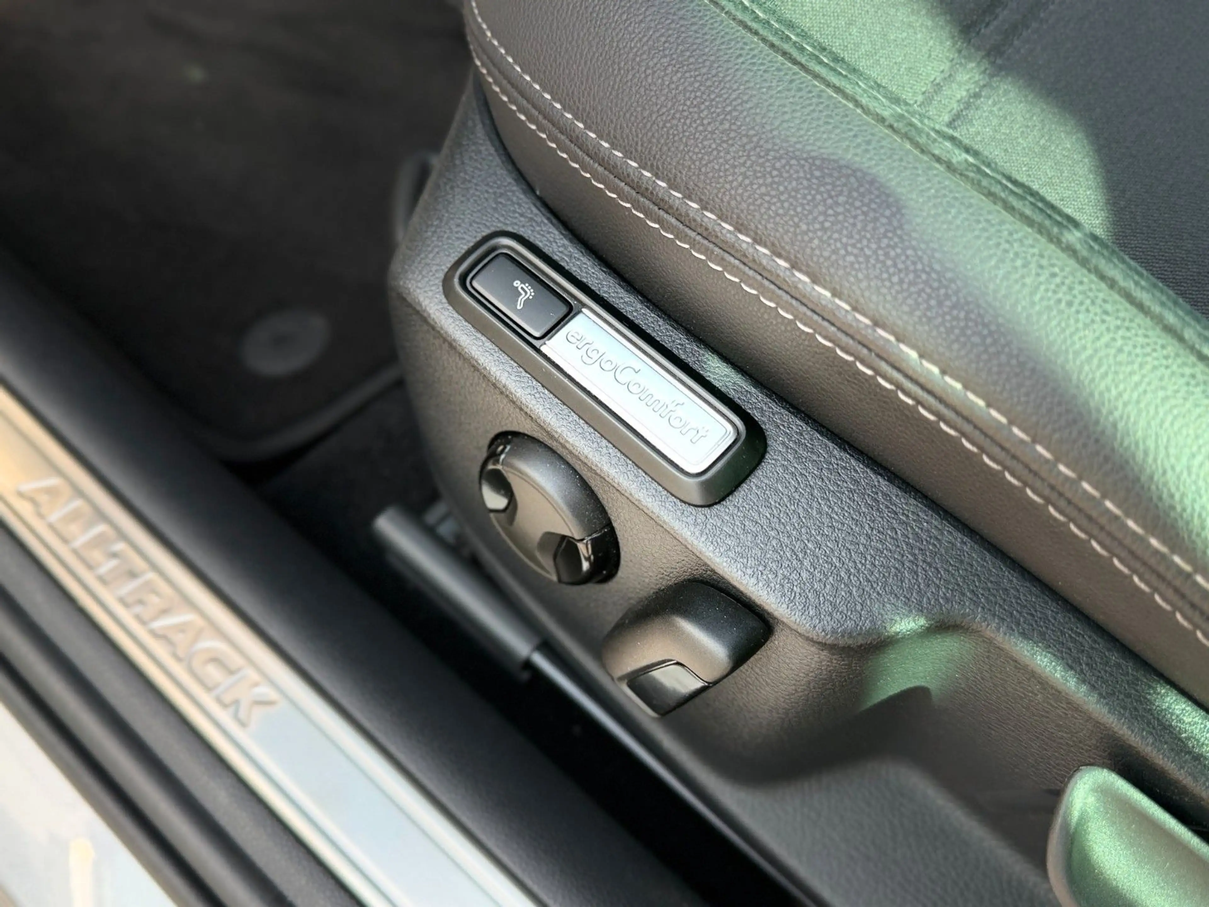 Volkswagen Passat Alltrack *LED*360Grad*4WD*ACC*PDC* — photo 18