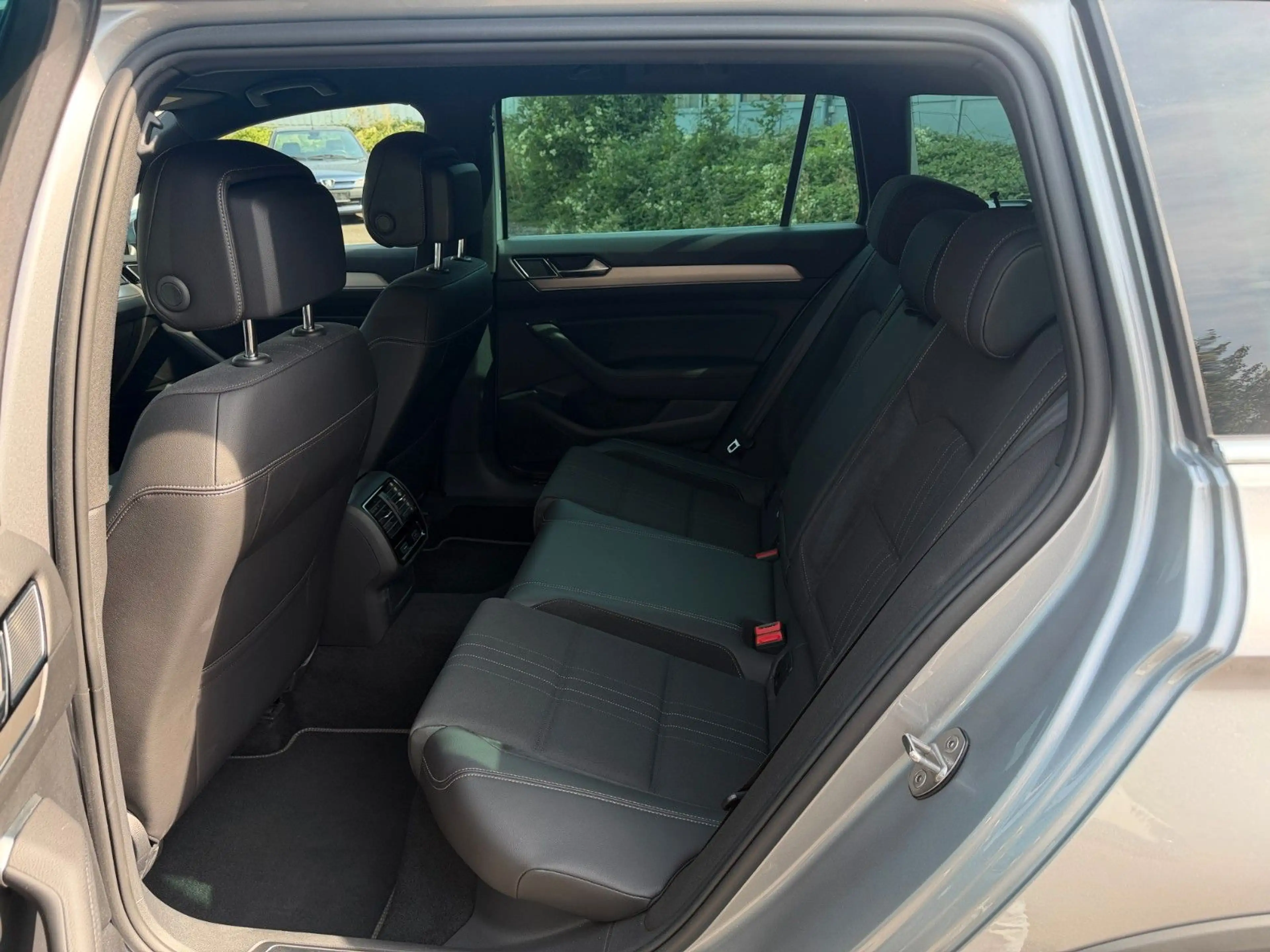 Volkswagen Passat Alltrack *LED*360Grad*4WD*ACC*PDC* — photo 23