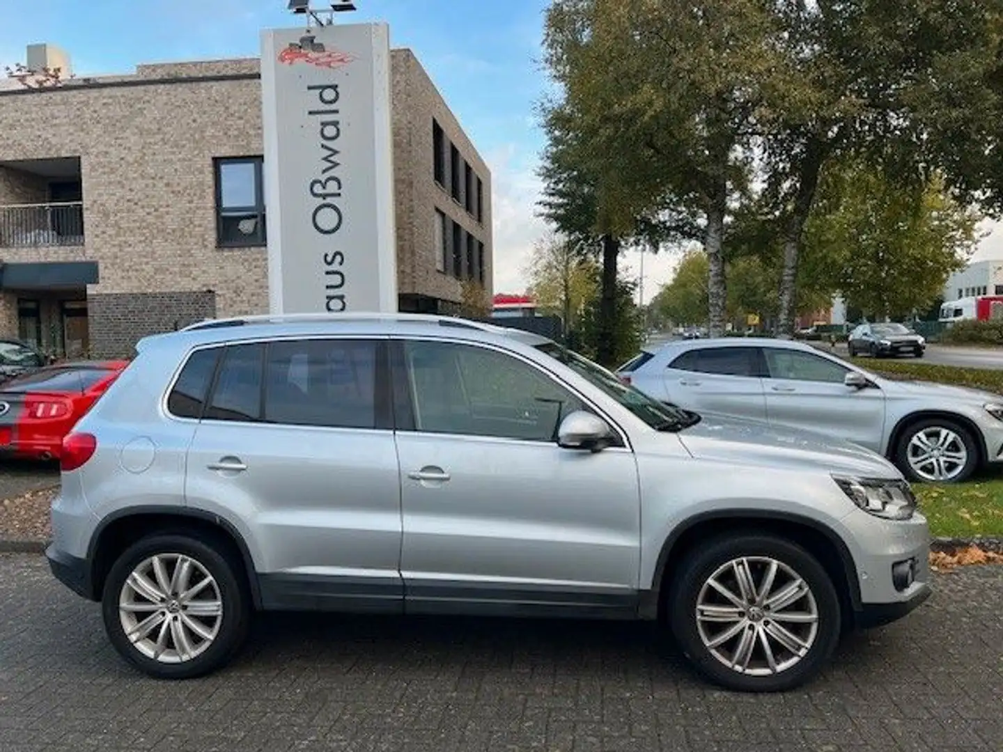 Volkswagen Tiguan Sport/ 4Motion/Leder/ SH/ Panorama/ Silber - 1