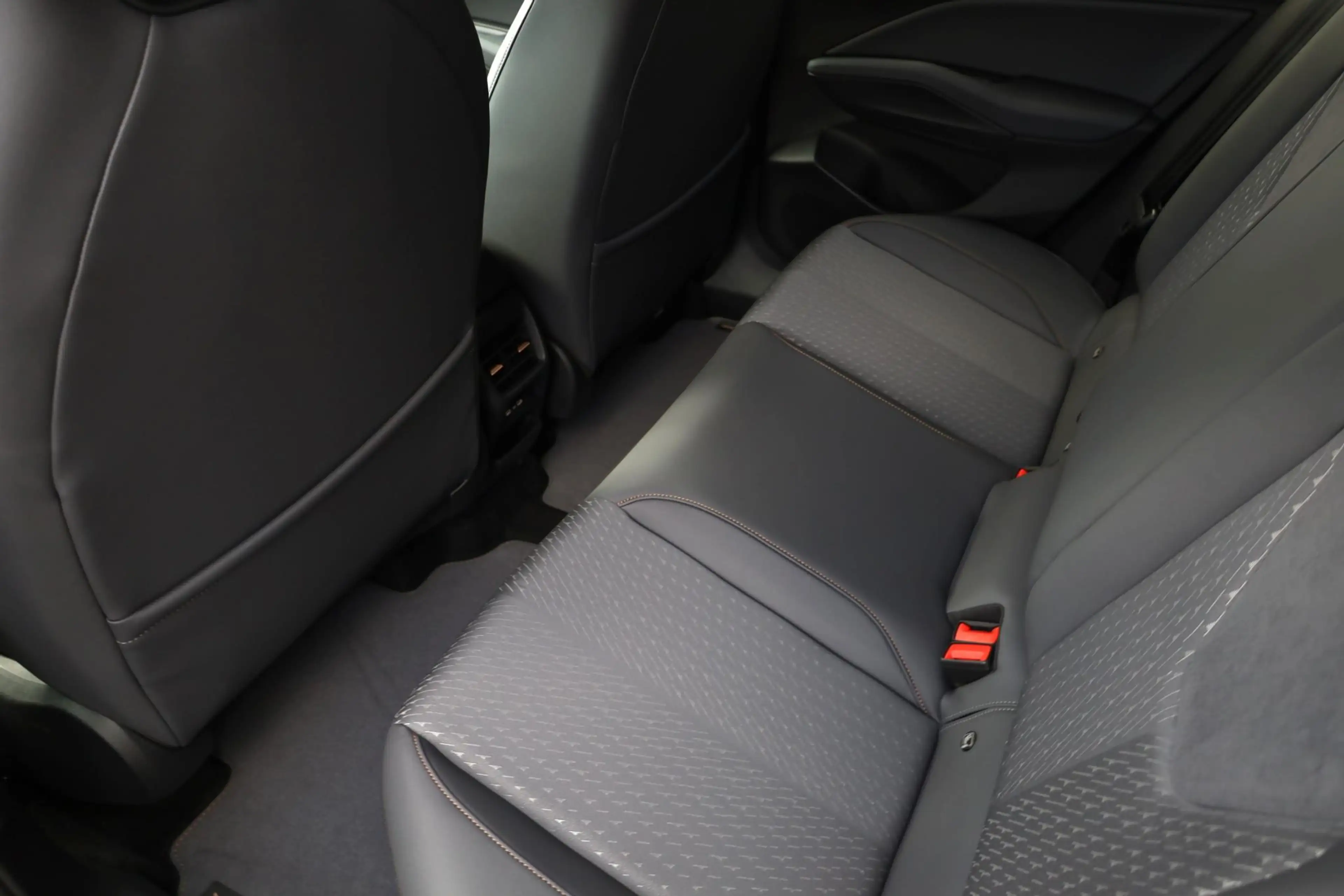 CUPRA Raval Business First Edition 56 kWh 211PK / 155kW, Apple — photo 33