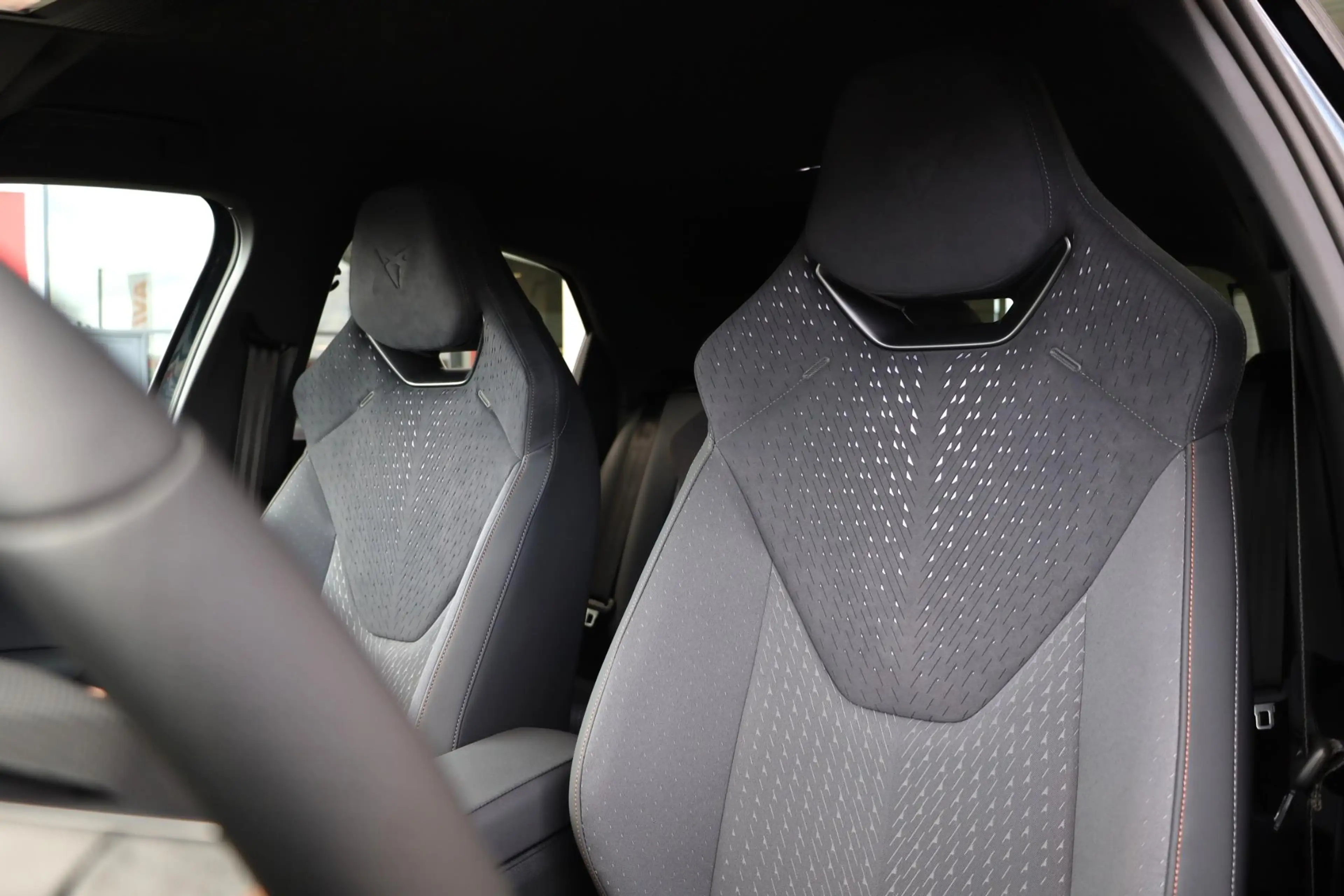 CUPRA Raval Business First Edition 56 kWh 211PK / 155kW, Apple — photo 13