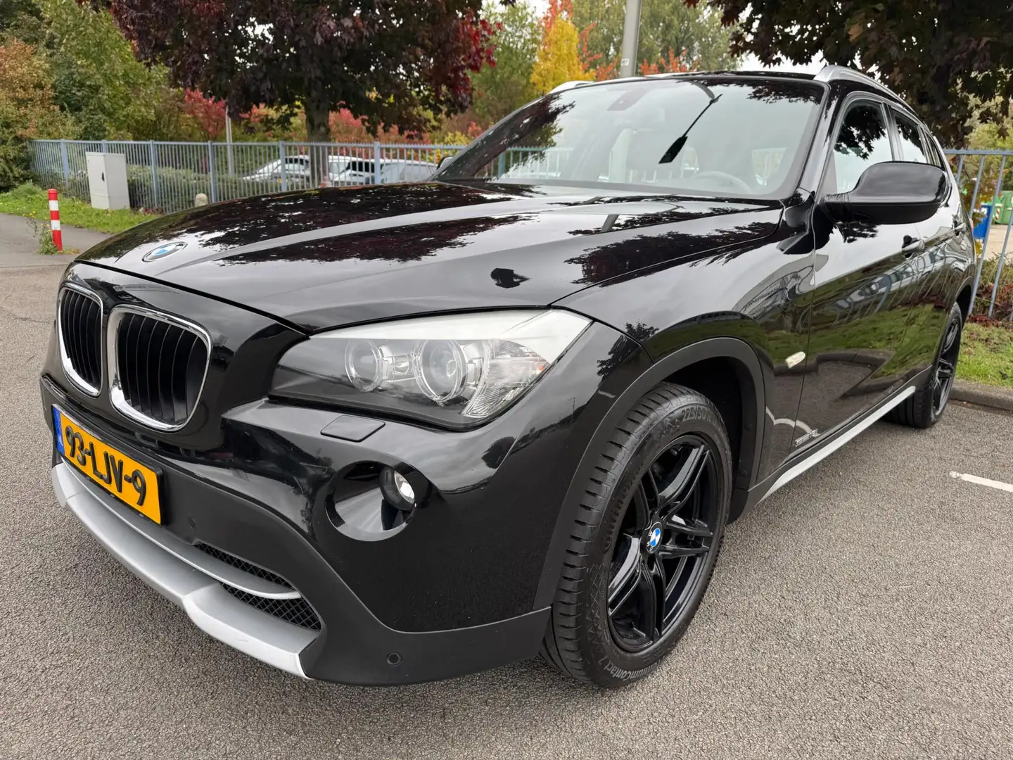 BMW X1 SDrive18i Executive Automaat Xenon Trekhaak Naviga Zwart - 1