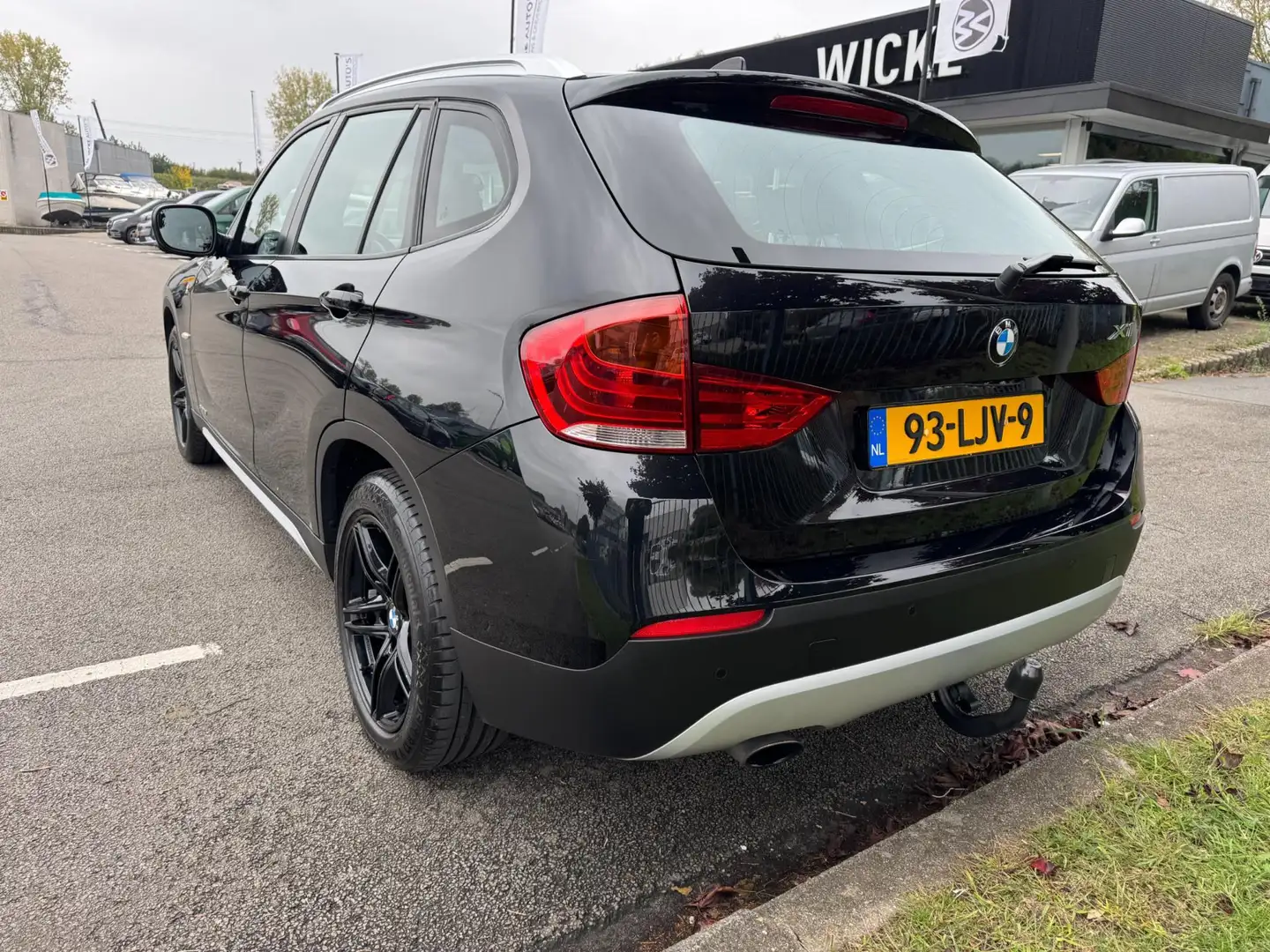 BMW X1 SDrive18i Executive Automaat Xenon Trekhaak Naviga Zwart - 2