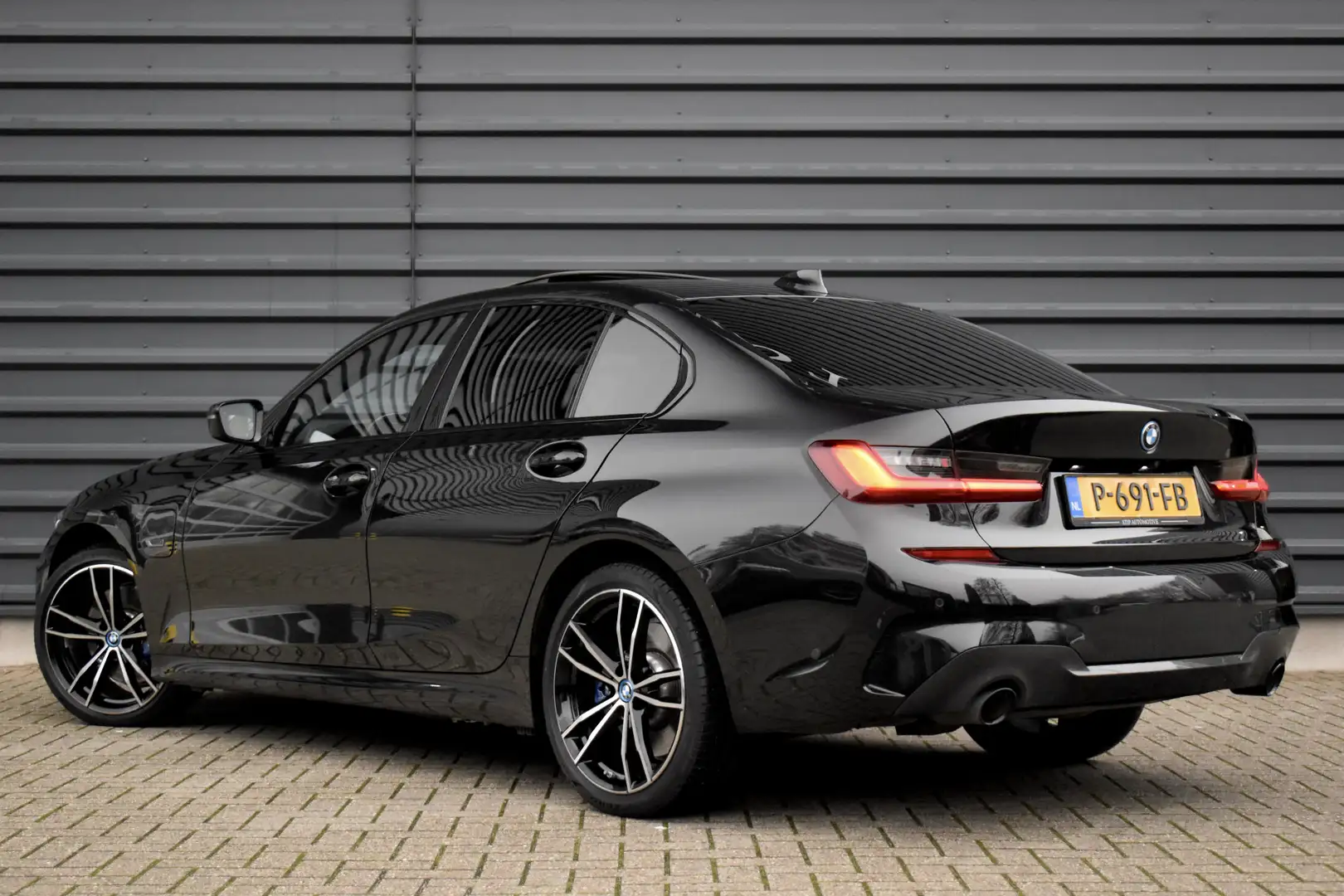 BMW 3 Serie High Executive M Sport Shadow | Schuif/Kan Noir - 2