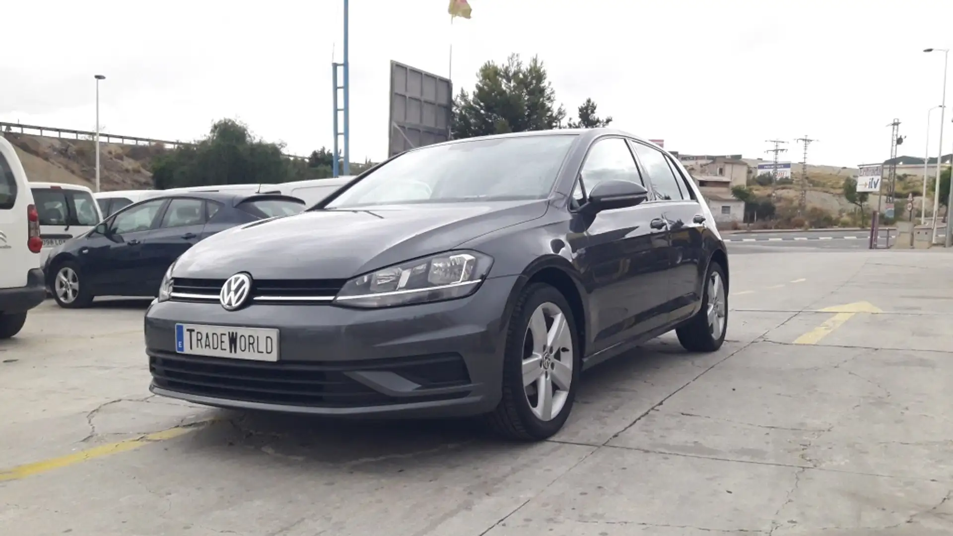 Volkswagen Golf 1.6TDI R-Line 85kW Marrón - 2