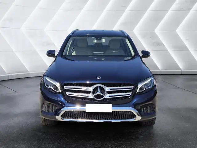 Mercedes-Benz 250 view 2