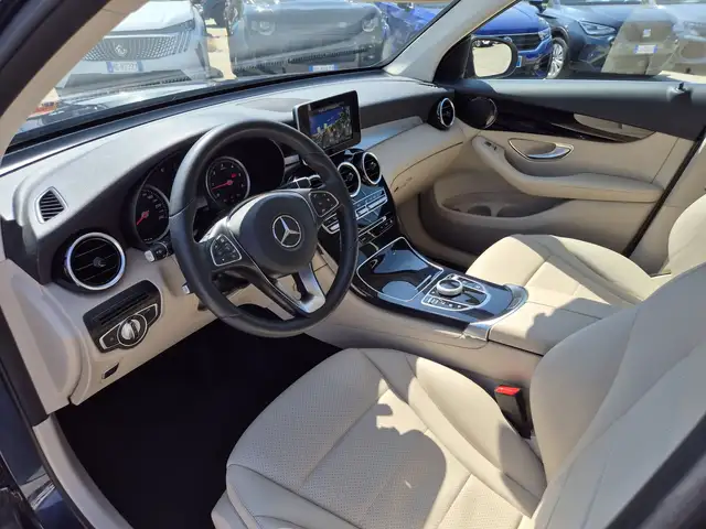 Mercedes-Benz 250 view 6