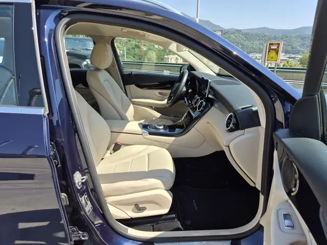 Mercedes-Benz 250 view 9