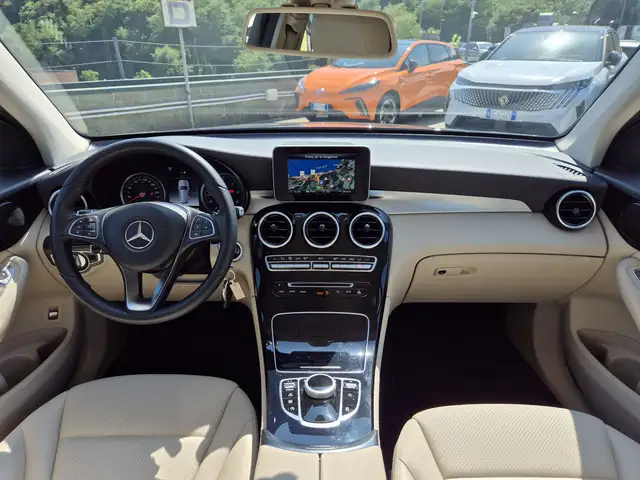 Mercedes-Benz 250 view 8