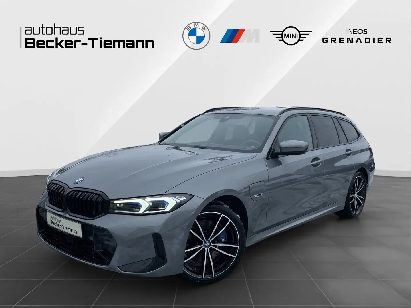 BMW 330 e Touring M SPORT*AHK*ACC*19 ZOLL*H&K SOUND*KEYLES Grau - 1