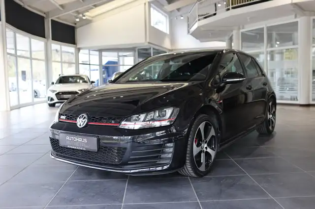 Volkswagen Golf view 3