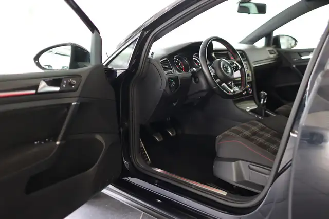 Volkswagen Golf view 9