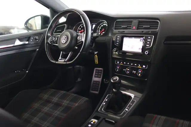Volkswagen Golf view 8