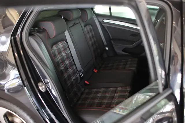 Volkswagen Golf view 13