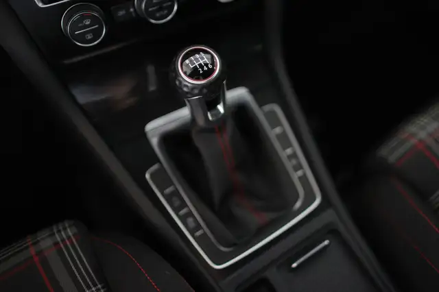 Volkswagen Golf view 14