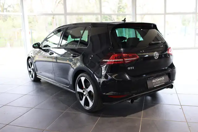 Volkswagen Golf view 4