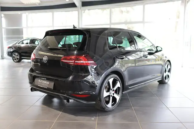 Volkswagen Golf view 6