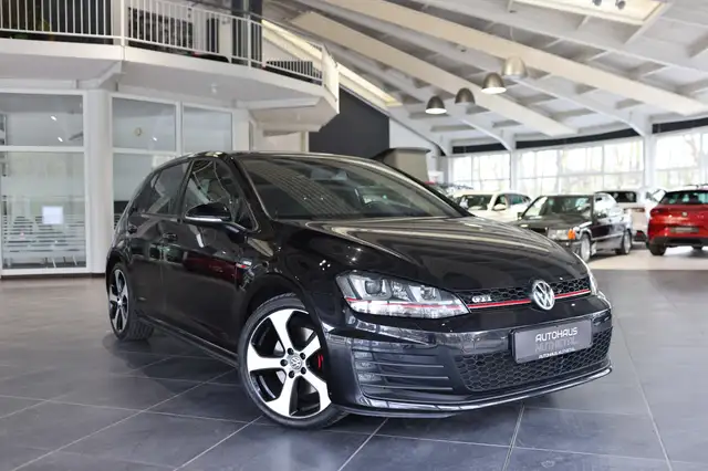 Volkswagen Golf main image