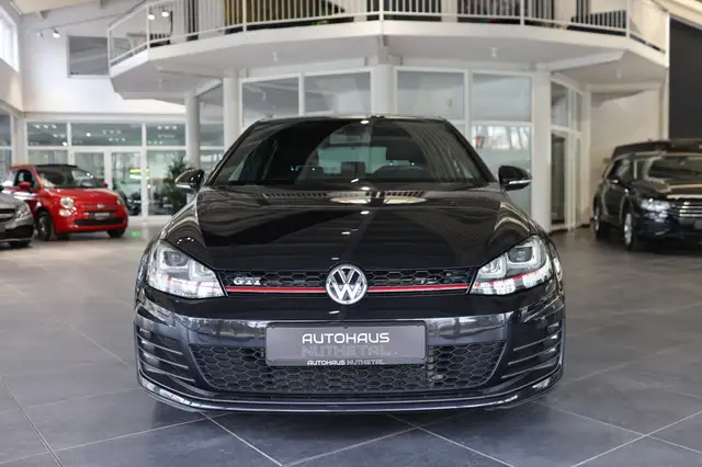Volkswagen Golf view 2