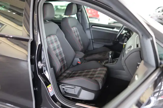 Volkswagen Golf view 12