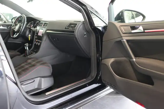 Volkswagen Golf view 11