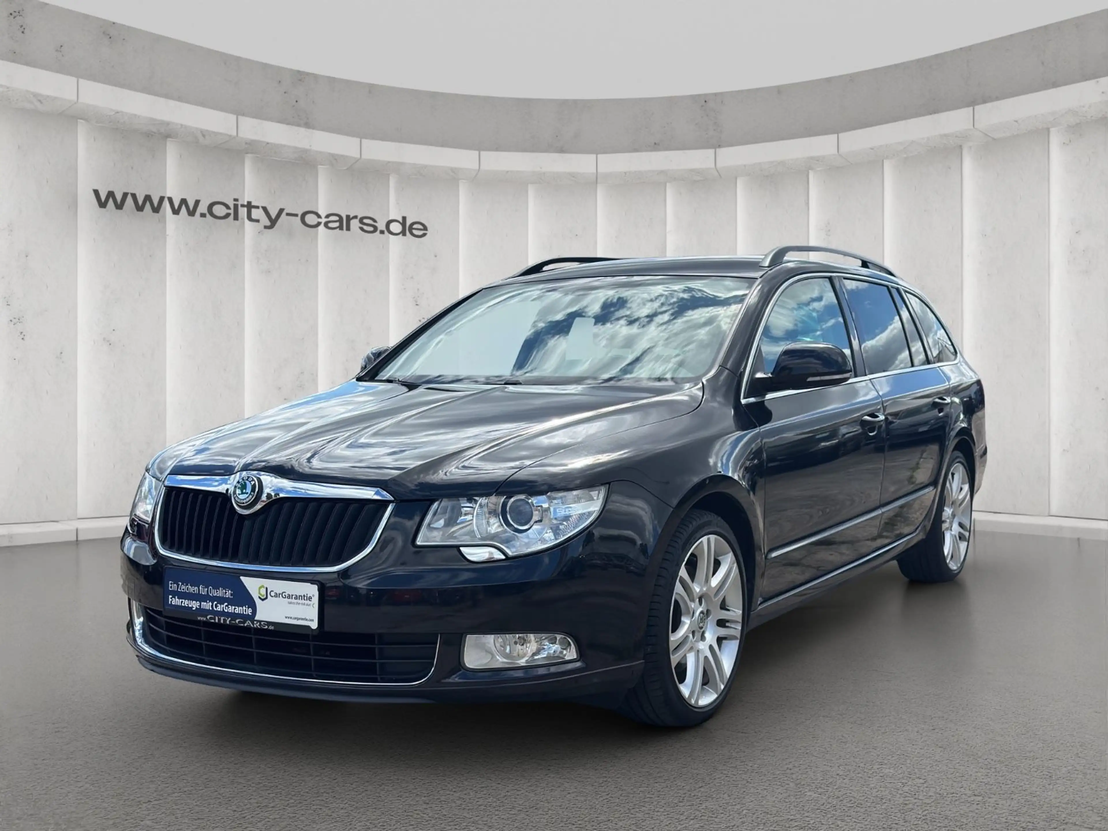 Skoda Superb Combi Ambition*Automatik*Bi-Xenon*PDC