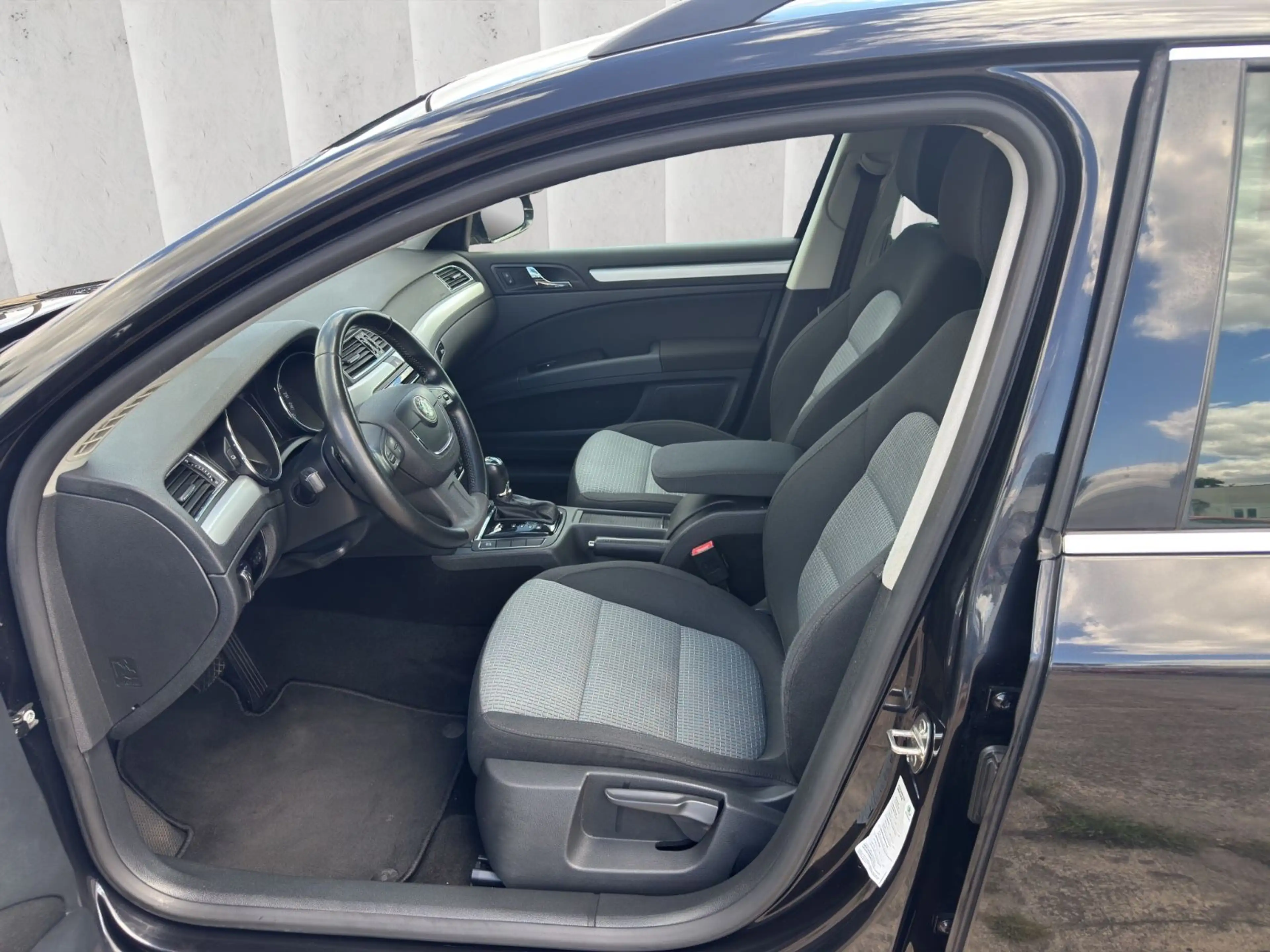 Skoda Superb Combi Ambition*Automatik*Bi-Xenon*PDC — photo 12