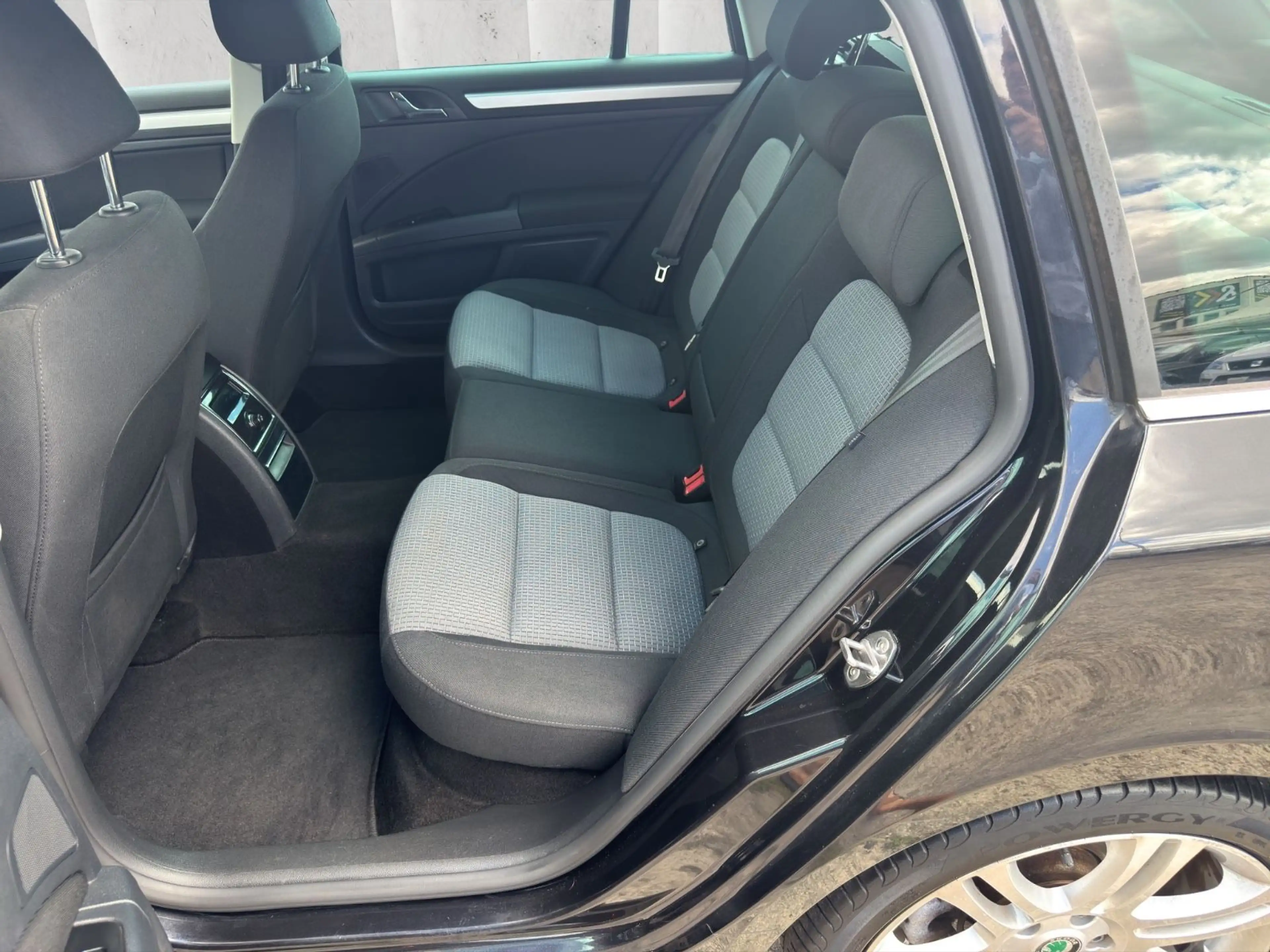 Skoda Superb Combi Ambition*Automatik*Bi-Xenon*PDC — photo 13