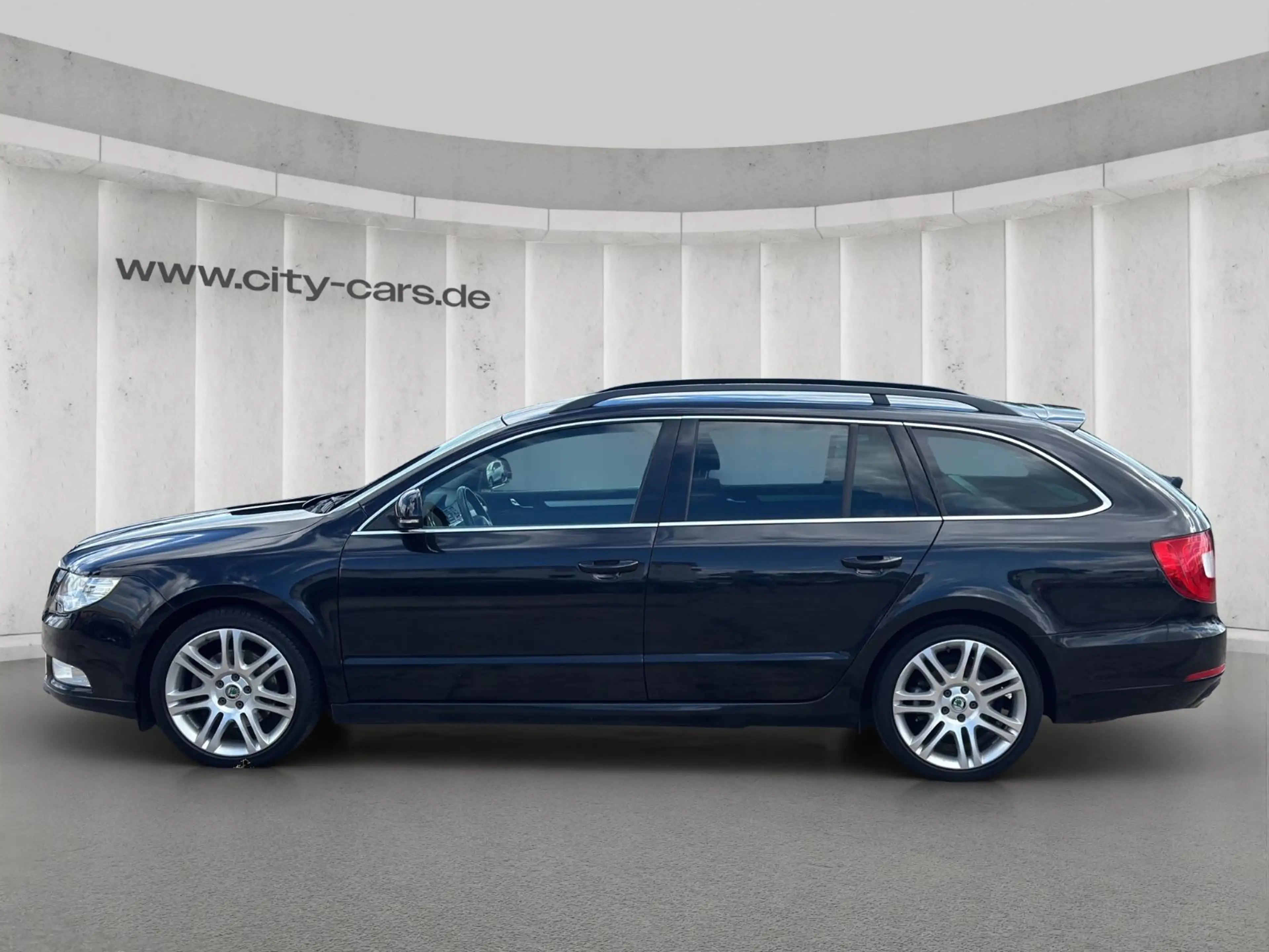 Skoda Superb Combi Ambition*Automatik*Bi-Xenon*PDC — photo 3