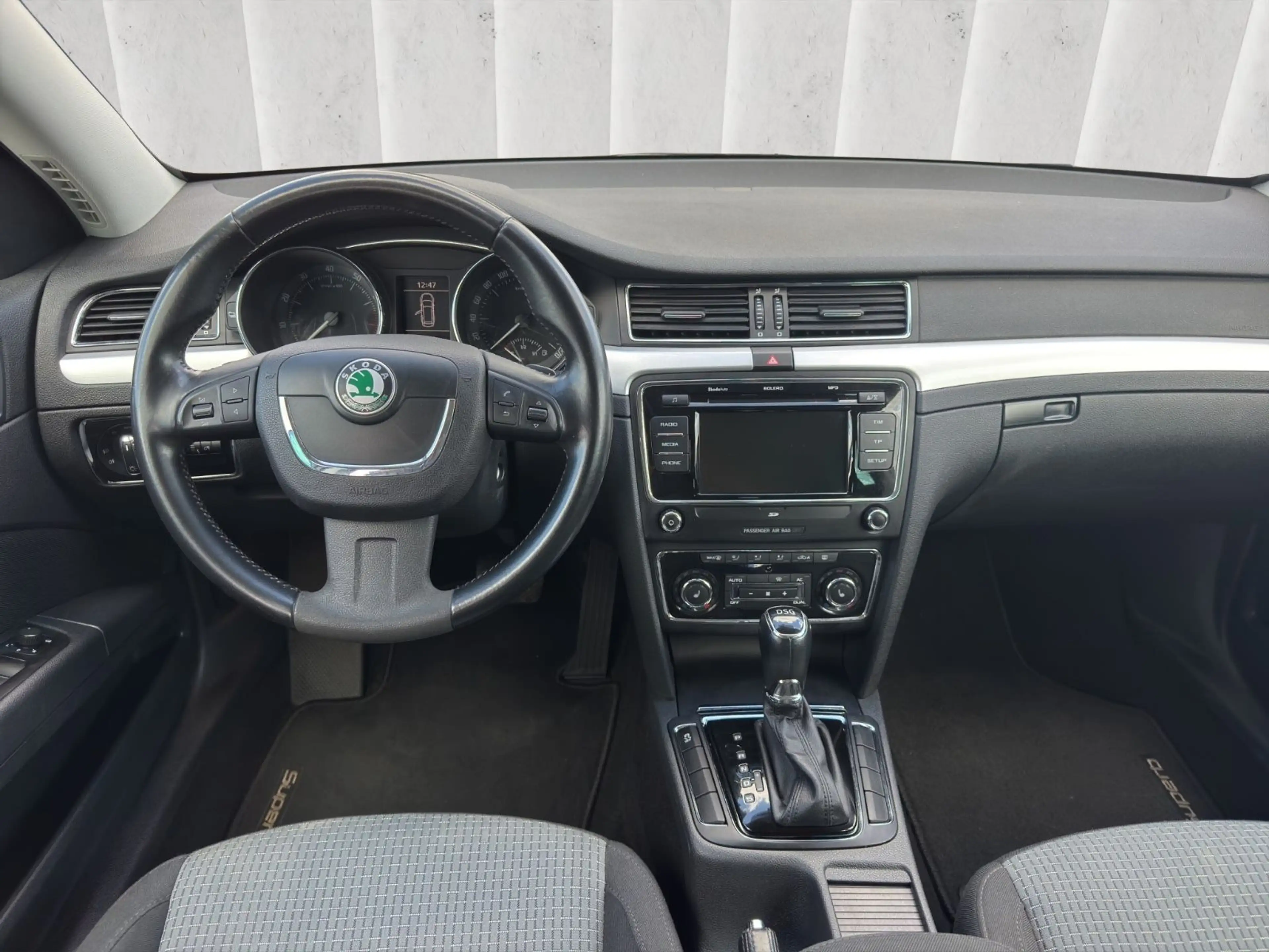 Skoda Superb Combi Ambition*Automatik*Bi-Xenon*PDC — photo 14