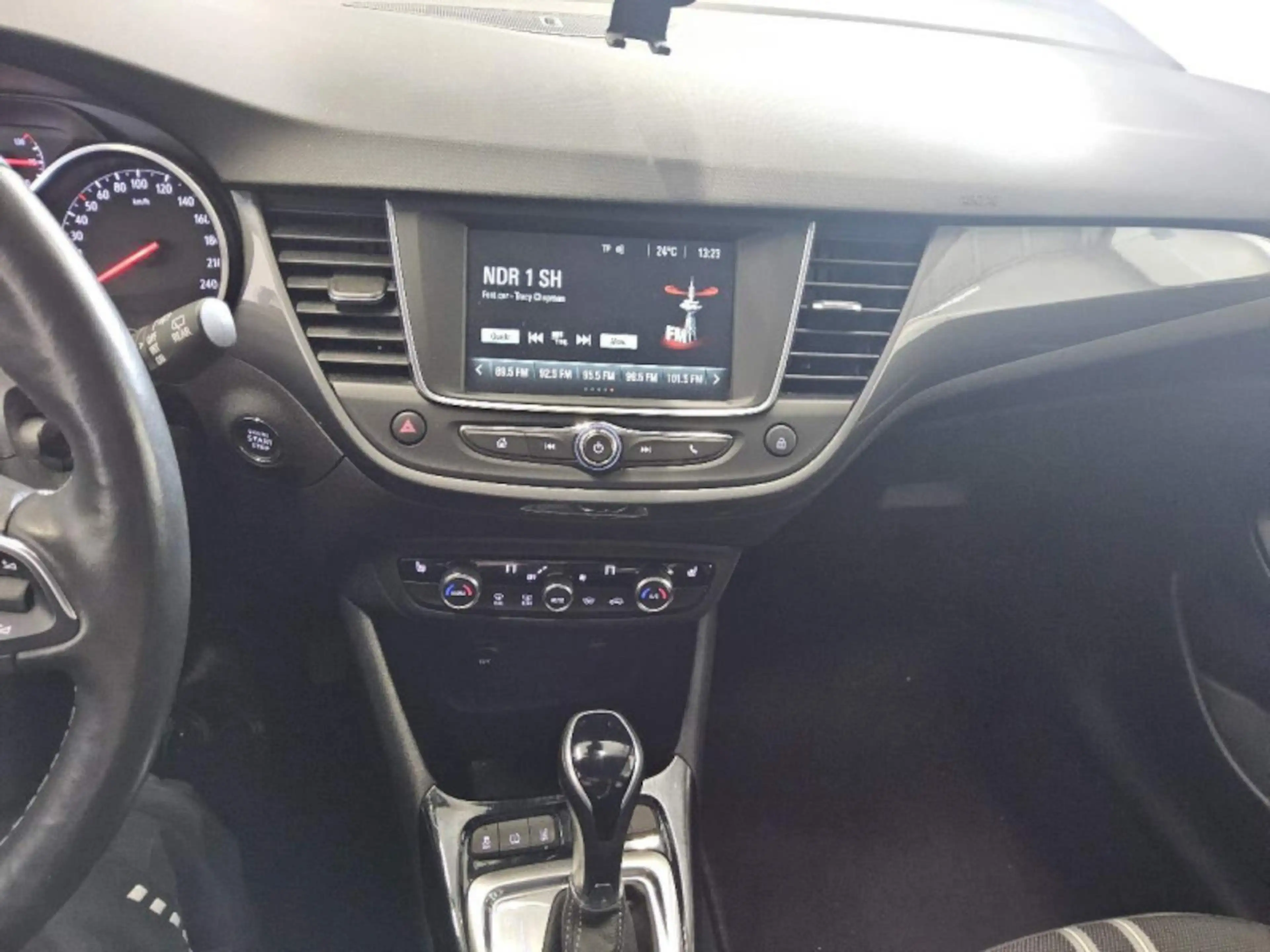 Opel Crossland 1.2 Elegance Autom. Technik Paket — photo 9
