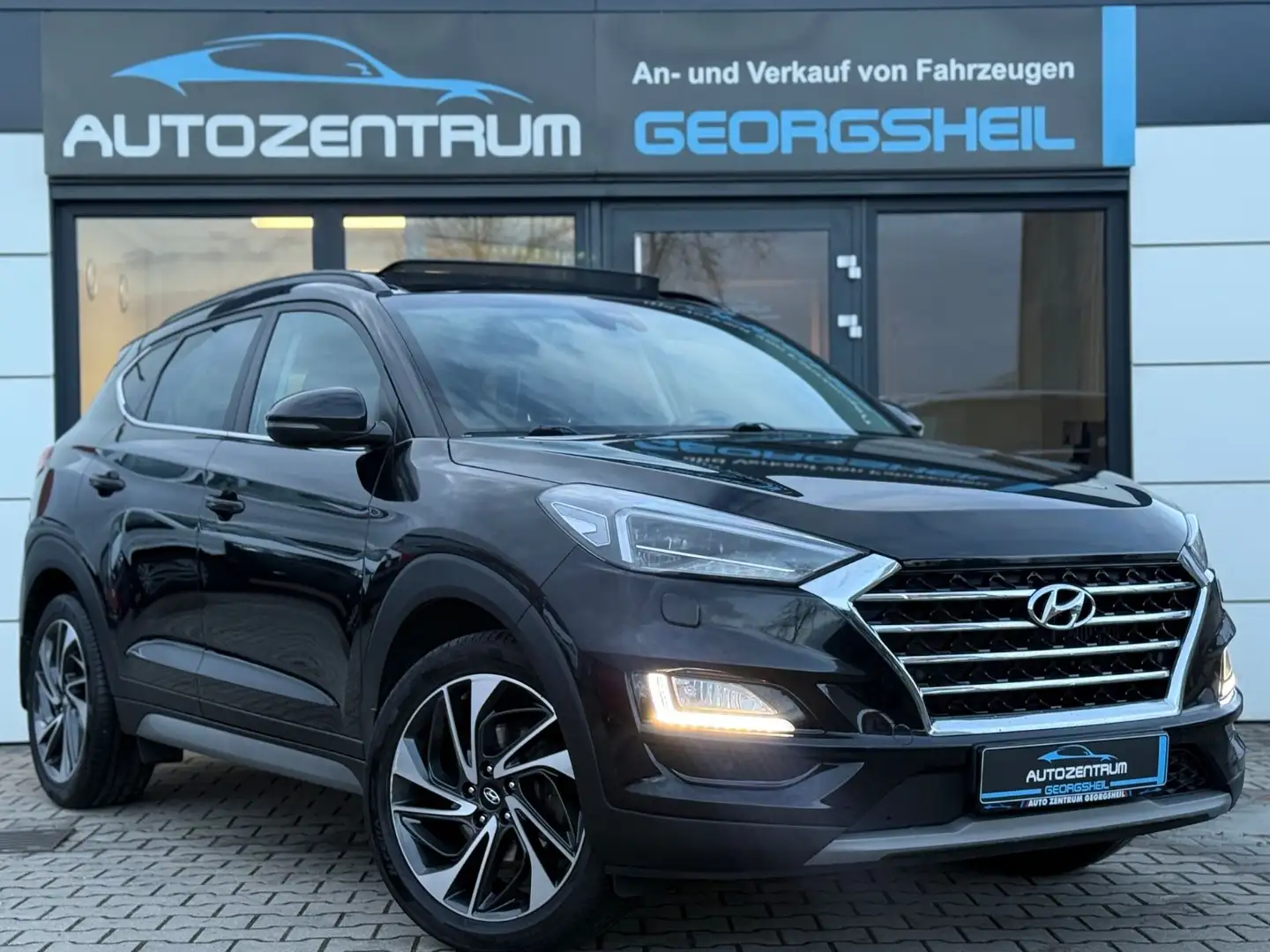 Hyundai TUCSON Premium 4WD/LED/Panorama/AHK/R-Cam/LED Schwarz - 1