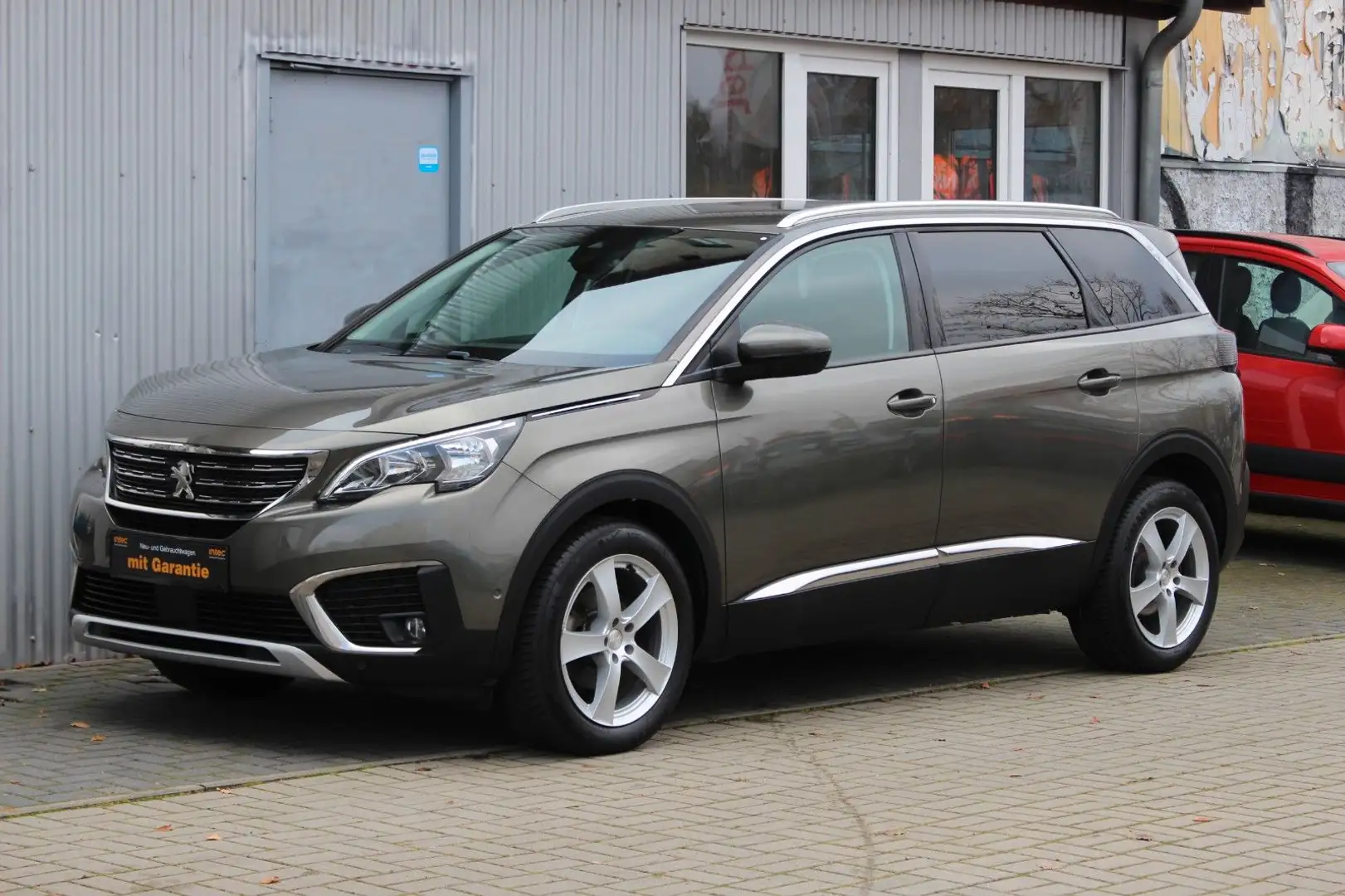 Peugeot 5008 Allure+Navi+R-Kamera+AHK+T-Leder Grau - 1