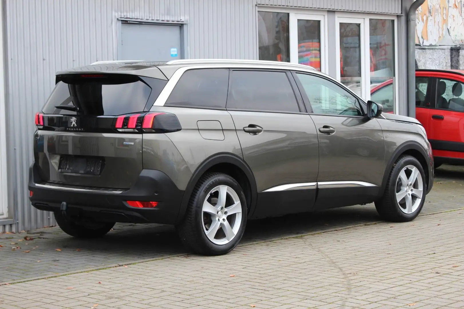 Peugeot 5008 Allure+Navi+R-Kamera+AHK+T-Leder Grau - 2