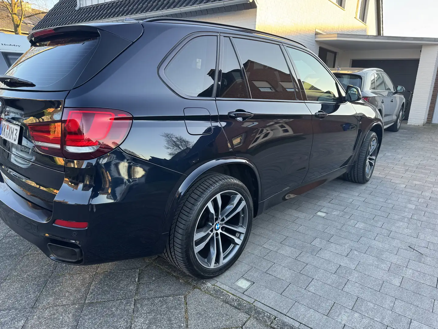 BMW X5 M M50 d mit M-Performance Ausstattung Schwarz - 2