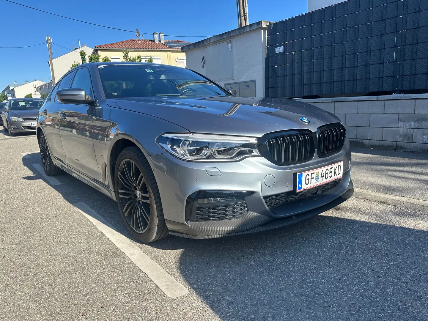 BMW 530 e xDrive M Paket Grau - 1