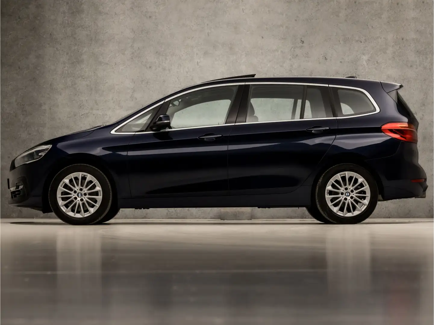 BMW 220 2-serie Gran Tourer 220i Executive Sportline 192Pk Blauw - 2