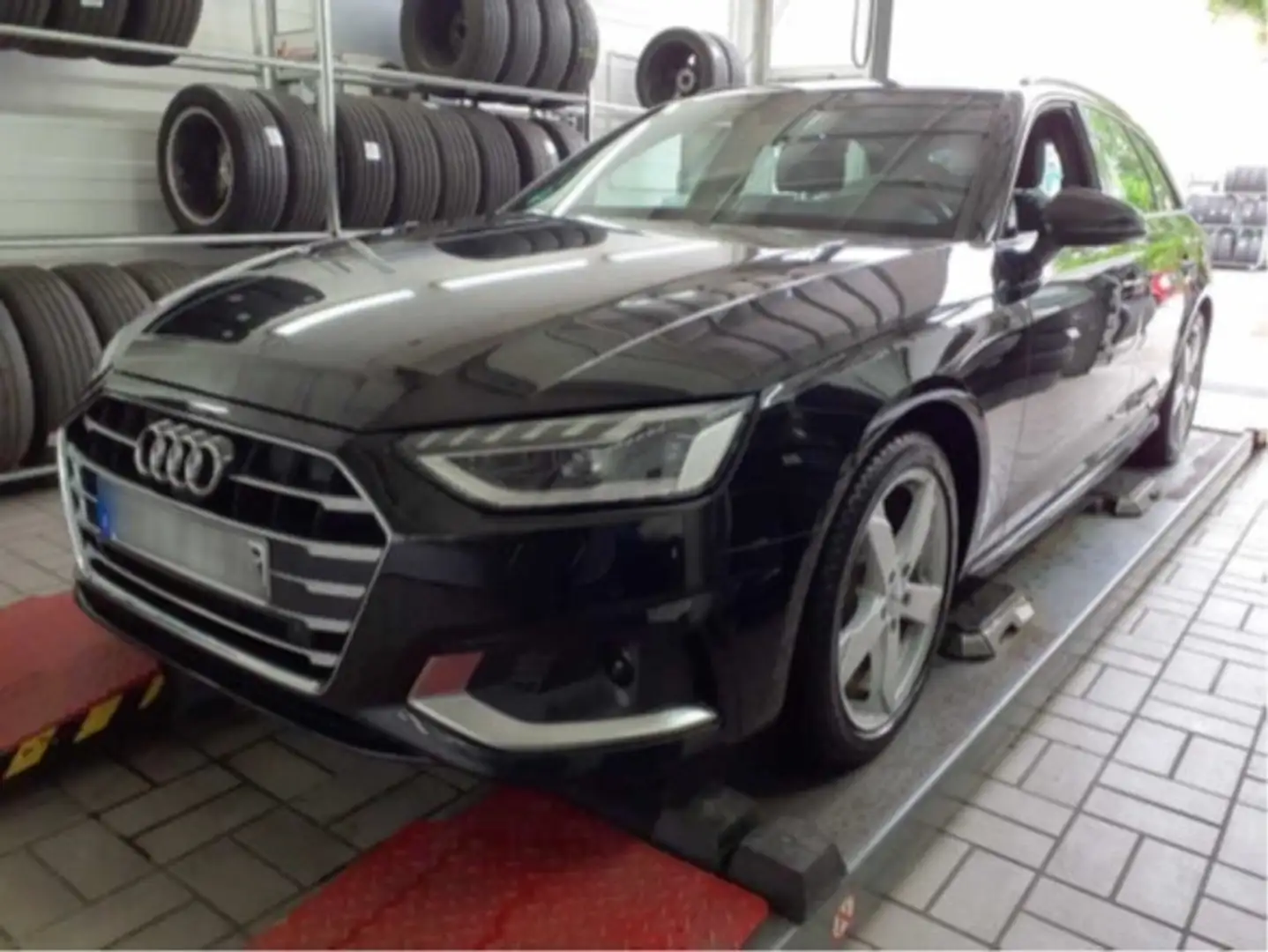 Audi A4 Avant advanced 35 TDI 120kW S tronic Navi LED Schwarz - 1