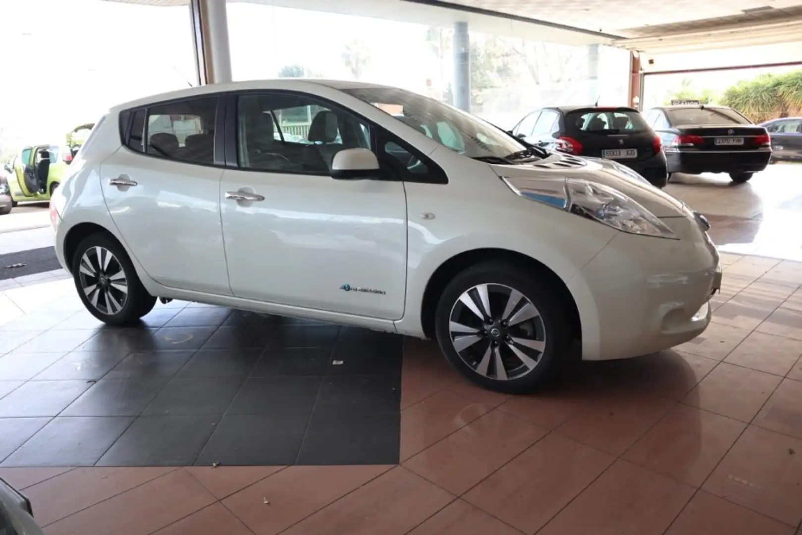 Nissan Leaf Tekna Белый - 2